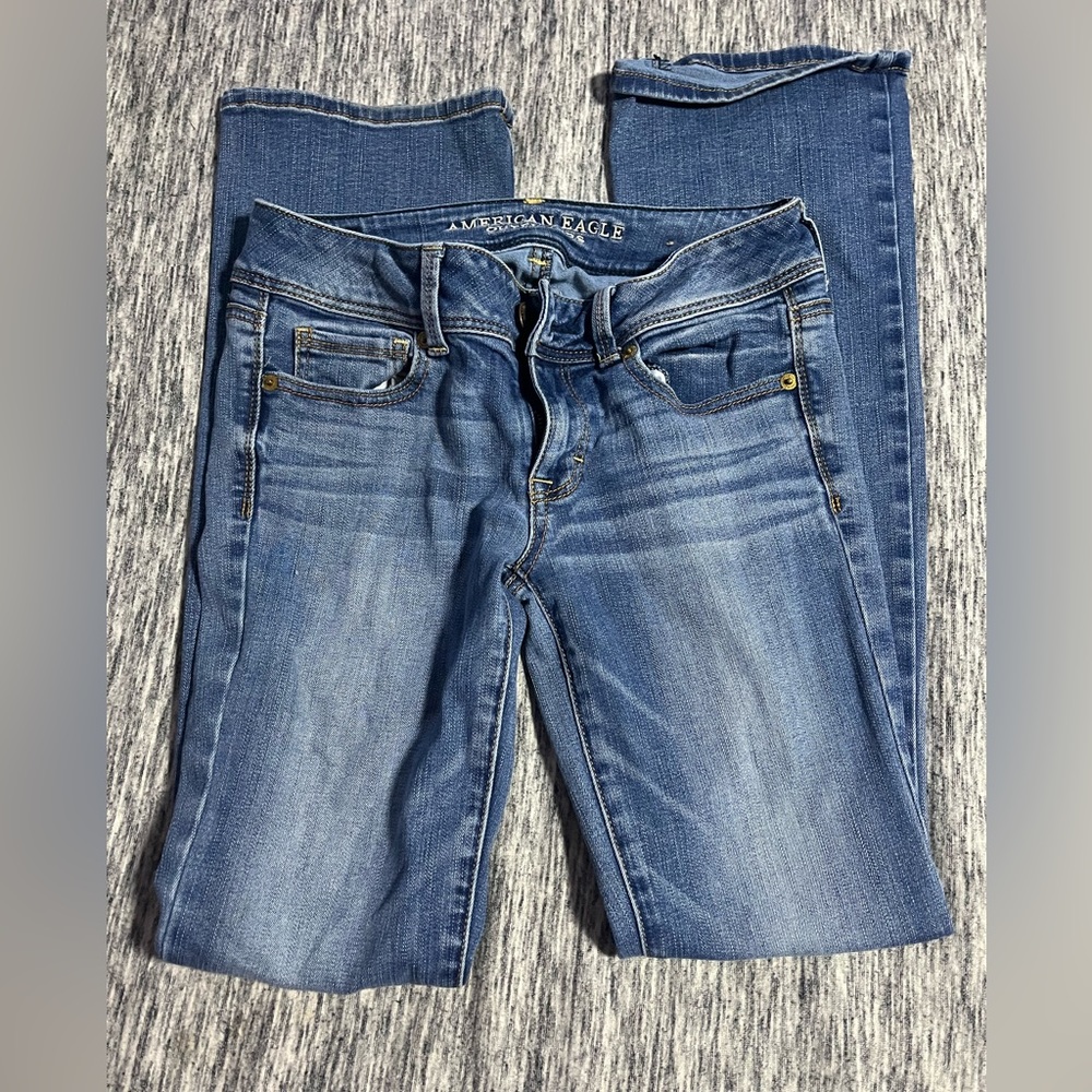 American Eagle size 4 medium wash jeans